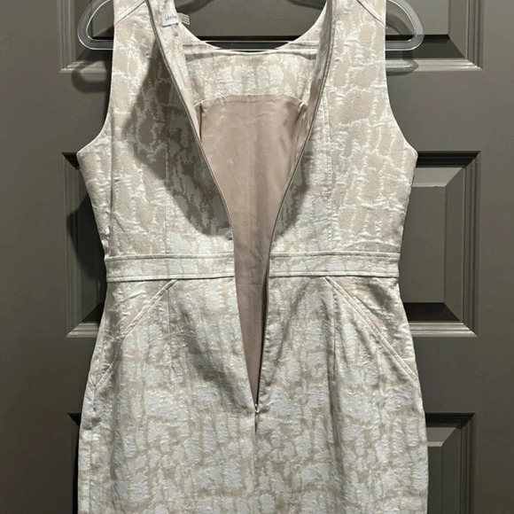 Calvin Klein Size 10 A-Line - Asymmetrical Dress Beige and Cream Print Like New - Picture 5 of 16